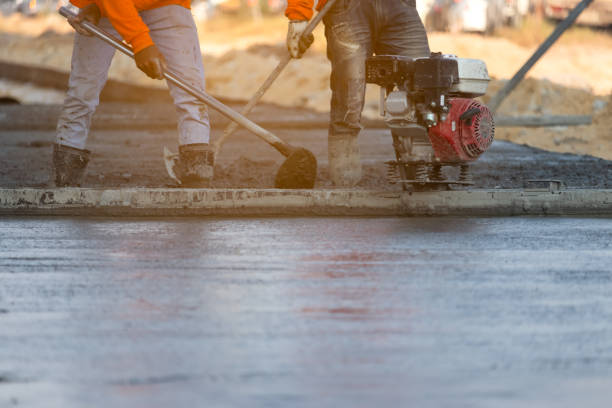 Best Concrete Pool Decks in Lipatria, CA